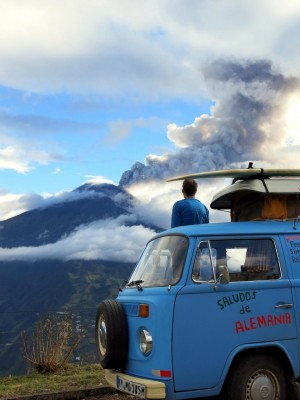 Vulkan Tungurahua in Ecuador - Nachts kam gluehende Asche aus dem Schlund