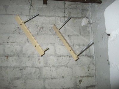 05_Halter.JPG (133.98 KiB) 5732 mal betrachtet Winkel mit angeschweißten Gewindestangen