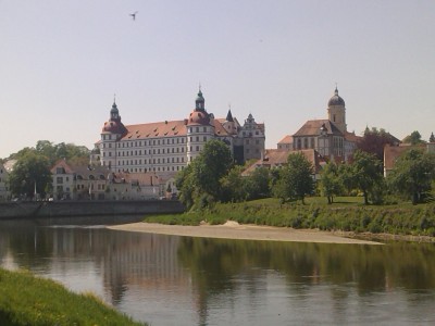 Blick auf Altstadt und Schloß bei Tag