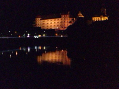 Blick auf Altstadt und Schloß bei Nacht