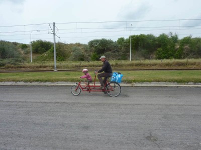 Nach über 4500 Km mal nicht vorne zu sitzen ist auch ganz schön. Urlaubsende Beim Pfingst-Traditonstreffen in De Haan, Belgien.