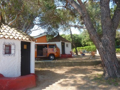 Schade, schon auf der Sardinien. Das Alpencruisen war so schön. <br />Camping 1 von 5. Blick nach links...
