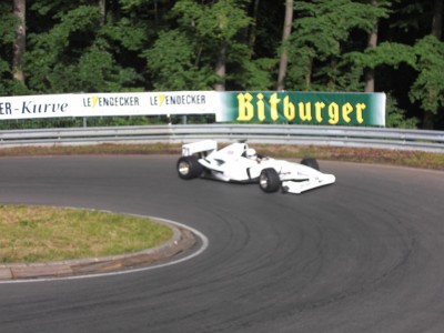 Formel 1 Autos hatten keine Schnitte am Berg.