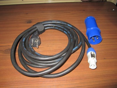 Passendes Anschlußkabel mit CE Adapter in kompakt
