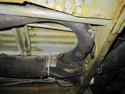 01_Lufteinlass.JPG (165.16 KiB) 6036 mal betrachtet original Heiungskanal mit Abgängen für den Fahrgastraum