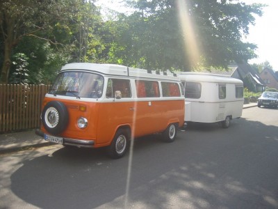 Wohnwagen BJ 1976 mit VW Bus.JPG