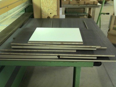Das Holz für die neuen Möbel ist auch fertig gepresst und zugeschnitten :)