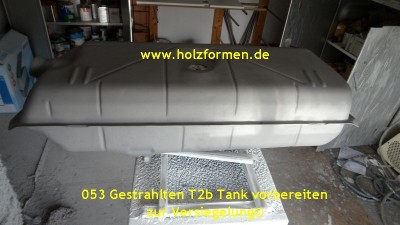 053 Gestrahlten T2b Tank vorbereiten zur Versiegelung.jpg