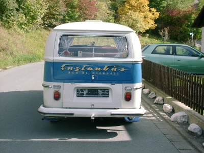 VW Bus 1 (800x600).jpg