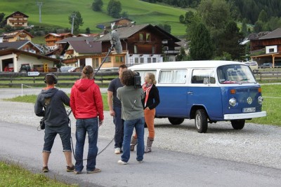 Der Bus wird am 6.08 um 20:15 auf serustv sein...<br />Wir wollten eigentlich gerade den Grill anschmeisen, dann kamen die TV Jungs und sagte: &quot;Mia brauchma an wackln'dn Bus...&quot;