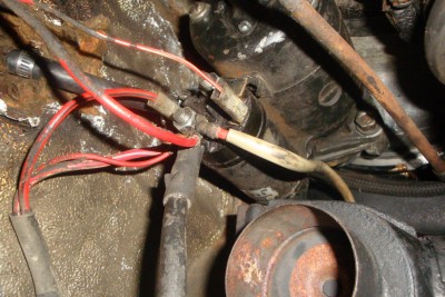Anlasser falsch angeschlossen ?<br />Funktionieren tut er. Das kabel mit der grauen Tülle kommt von der Lima