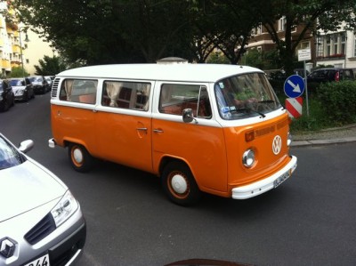 neuer Bus von einem Thomas - hat er sich aus Österreich geholt. Kommt bestimmt mal zum Klüngeltisch und wird viiiiieeel Hilfe brauche