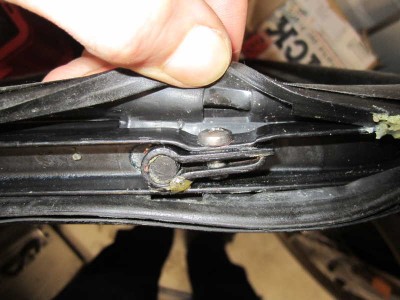 IMG_2725.JPG (62.18 KiB) 3159 mal betrachtet Schraube mit Halter