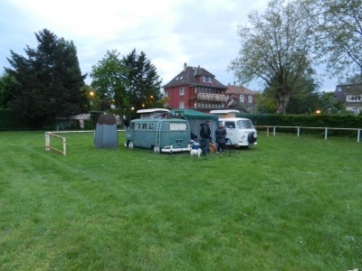 Freitag abend, noch nix los aufm Platz