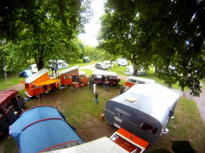 „Klappstuhl, Grill und Wagenburg“