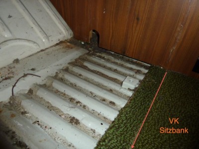 P1080344.JPG (104.96 KiB) 8769 mal betrachtet Bereich Sitzbank hinten, Blick von Schiebetür nach rechts