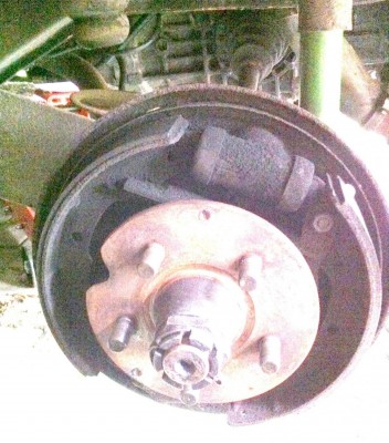 Bremse_ 033kl.jpg (370.87 KiB) 8946 mal betrachtet ´Tschuldigt die Bildqualität. Hatte ich gerade nicht drauf geachtet.