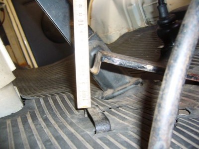 Gaspedalweg: schlappe 4,5 cm Vielleicht flex ich den Nöppel am Gaspedal ab...