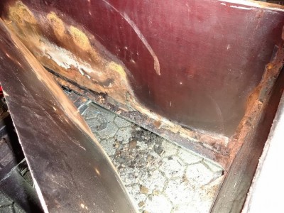 Westfalia_Frankfurt_1948_Restaurierungf 017.JPG (208.55 KiB) 6684 mal betrachtet unter dem Blech fault´s seit 70 Jahren