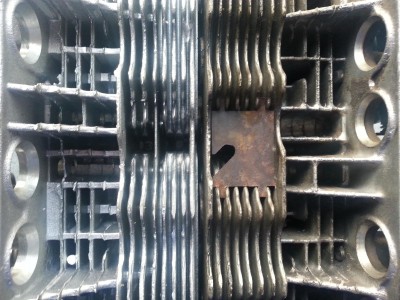 20140222_114647.jpg (411.85 KiB) 2050 mal betrachtet Fehlendes Luftleitblech und auch ohne Durchgang oben/unten