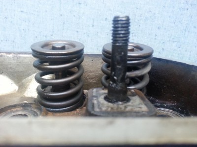 Original Stehbolzen mit Aufdickung am Fuß