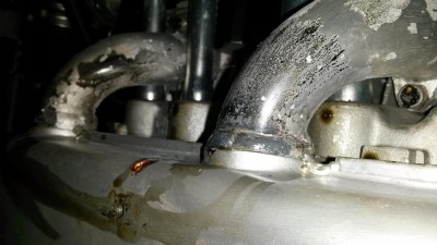 Ölspuren am Motorblock und Wärmetauscher