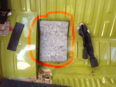 Bulli02.jpg (98.66 KiB) 3032 mal betrachtet Hinter dem Blech