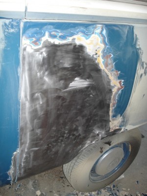 Spachtelorgie Radhaus hinten links6_klein.JPG (132.63 KiB) 3448 mal betrachtet Heute wird weiter entlackt und dann werde ich die Tage wohl versuchen, den Radlauf wieder einigermaßen in Form zu bringen und zu verzinnen, damit künftig nur noch dort Spachtel benötigt wird, wo es wirklich nötig ist.