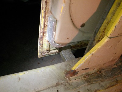 Innen Hinter Schiebetür (Im Hohlraum hinter der Tür konnte ich Rost abkratzen)