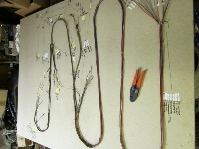 IMG_0906.JPG (270.2 KiB) 15396 mal betrachtet Alter Kabelbaum auf Brett gezogen