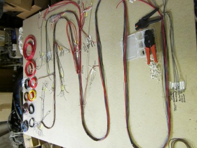 IMG_0908.JPG (305.43 KiB) 15396 mal betrachtet Der neue Kabelbaum entsteht