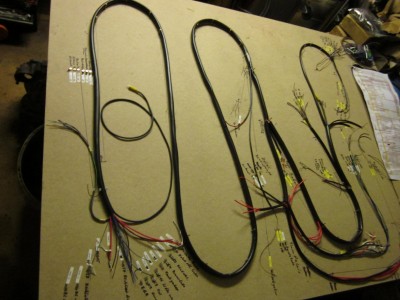 IMG_0939.JPG (281.95 KiB) 15396 mal betrachtet Ein fast fertiger Kabelbaum...