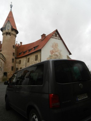 unten im Burghof