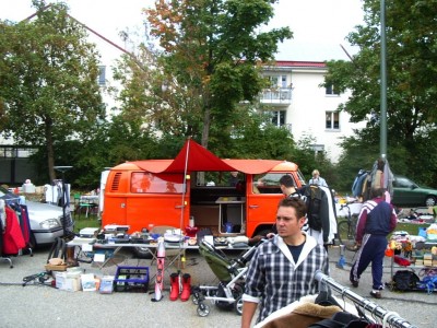 selten gewordenes Bild: T2 auf dem Flohmarkt