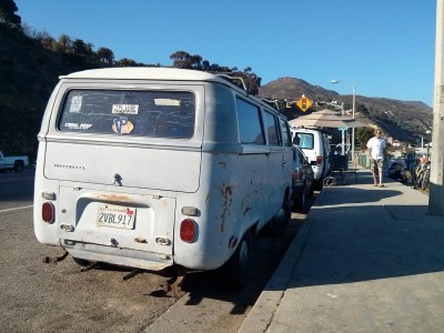 Malibu Beach - Die meisten Surfer fahren mittlerweile amerikanische Vans oder Pickups