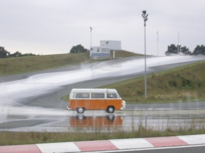 PIC_2984e.jpg (109.58 KiB) 2703 mal betrachtet rutschender Weise durch die Kurve