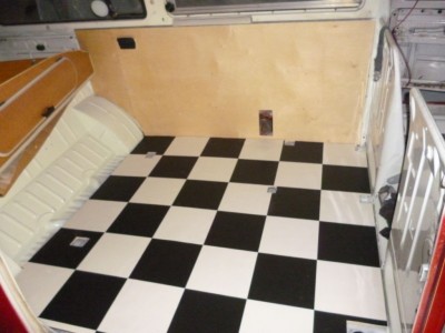 P1040210.JPG (79.02 KiB) 5962 mal betrachtet und oben drauf Schachbrett PVC