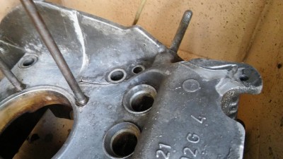 Furche vom lockeren Motorblechen