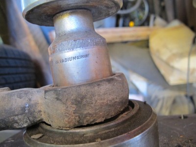 IMG_5185.jpg (260.25 KiB) 14565 mal betrachtet Bei 15 Tonnen hat´s geknallt, man sieht den "Schuss" an den Rostspuren auf der Nuss.