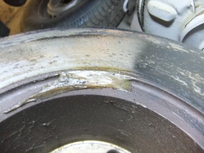 Fett und Unterbodenschutz an den Bremsscheibe