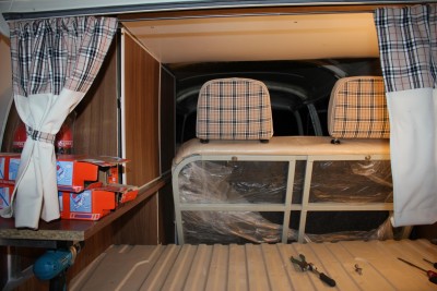 IMG_8732.JPG (309.31 KiB) 4990 mal betrachtet Wie man sieht, berücksichtigte ich hinten auf dem Motorsockel einen Aussparung (an der Stelle, an der der Akkubohrer ansatzweise zu sehen ist) für einen späteren Bettauszug (à la Amescador) in der Breite der Heckklappe.