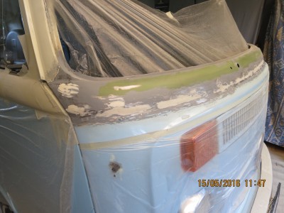 IMG_4688.jpg (275.3 KiB) 3764 mal betrachtet Nach dem (Metall-) schleifen und grundieren, während des Spachtelns