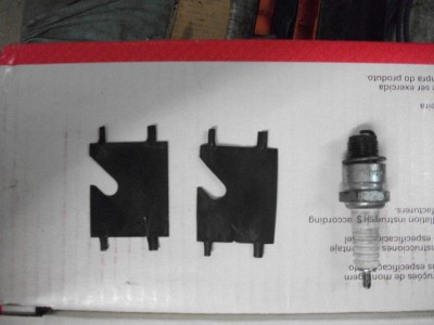 Die Zündkerze ist nur als Größenorientierung daneben abgebildet.<br />Blechabmessungen 45x36mm