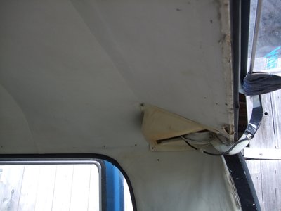 k-DSCF0273.JPG (483.11 KiB) 1725 mal betrachtet Schaden an der Himmelkante, keine Klemmleiste