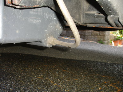 Verbindungsschlauch vom Wassertank zur Pumpe