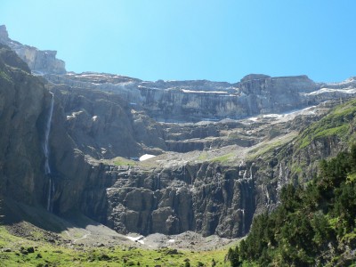 Cirque_de_Gavarnie_-_Overview.jpg