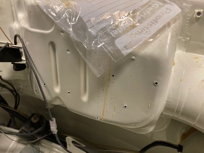 Schweizer Käse hinterm Cockpit