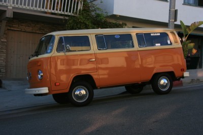 Dieser traumhafte Fensterbus parkt jeden Abend vor unserem Strandapartment in Manhattan Beach