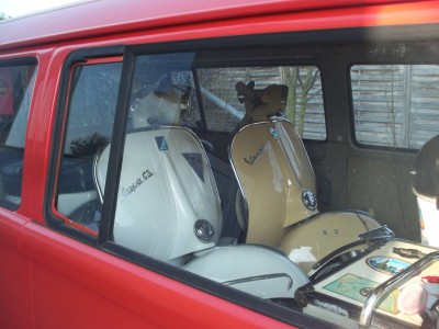 Rei-Bulli.jpg (113.85 KiB) 3635 mal betrachtet Mit Vespen innen drin