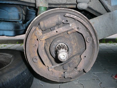 aktuelle 72er Bremshebel und Beläge.jpg